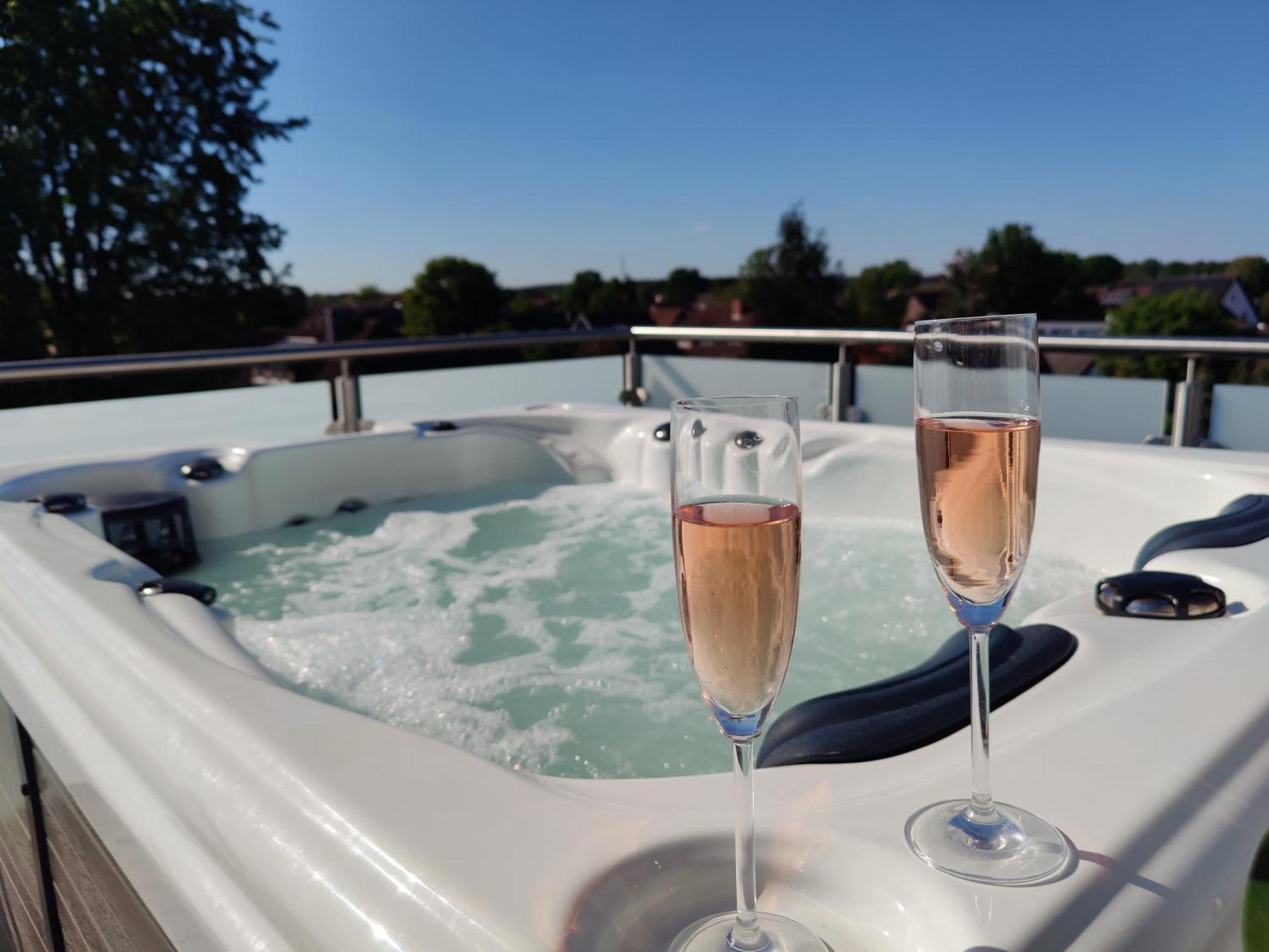Penthouse Mit Whirlpool Im Herzen Von Niedersachsen * Burgwedel (Lower-Saxony)